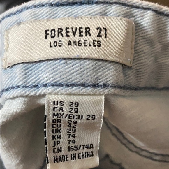 Forever 21 denim shorts - Picture 3 of 3